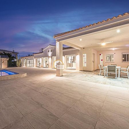 Villa Pyeranch Торевиеха Екстериор снимка